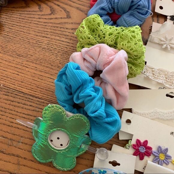 30! Vintage 90s Chokers, Scrunchies, Hair Access - Picture 3 of 7